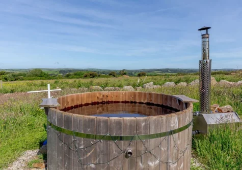 The shared garden area & wood fired hot tub at Standing Stones, Newlyn