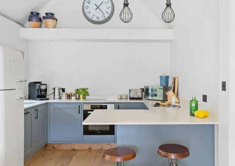 The kitchen & breakfast bar at Starre Barn Cottage, Beer