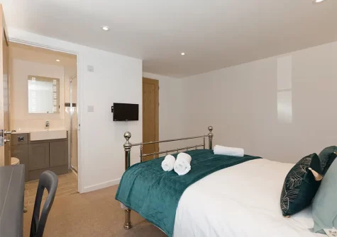Bedroom #1 & en-suite at Stennack Barn, Carnhell Green