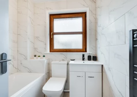 The bathroom at Stepcott Cottage, Braunton