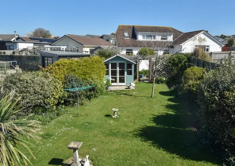 The garden & summer house at Stewarts Retreat, Bude