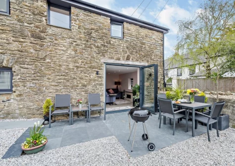 The patio, barbecue & alfresco dining area at Stonehaven at Woolmers House, Bickington