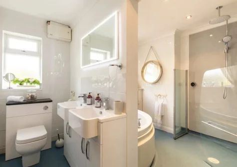 The bathroom at Stonewold, Buckland Brewer