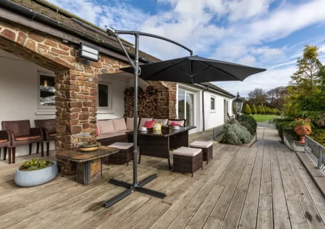 The decked patio, outdoor sitting & alfresco dining area at Stonewold, Buckland Brewer