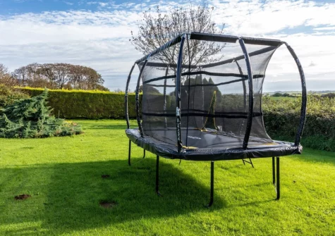 The spacious garden with trampoline at Stonewold, Buckland Brewer