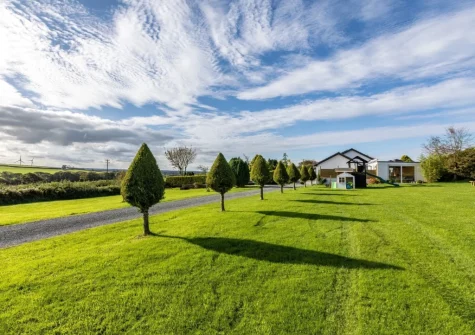 The spacious garden at Stonewold, Buckland Brewer