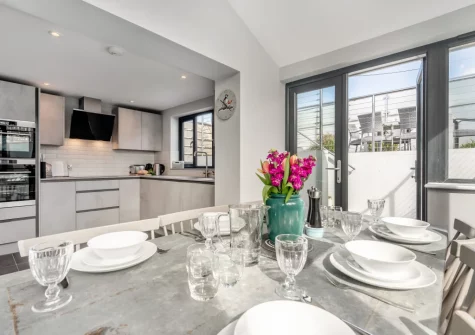 The kitchen & dining area at Stormgazer, Porthleven