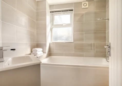 The bathroom at Stormgazer, Porthleven