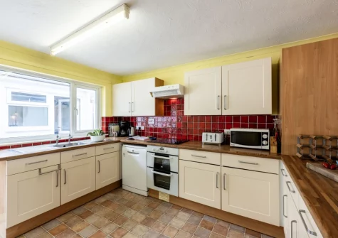The kitchen at Stradav, Polzeath