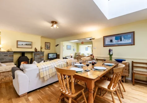 The dining area at Stradav, Polzeath