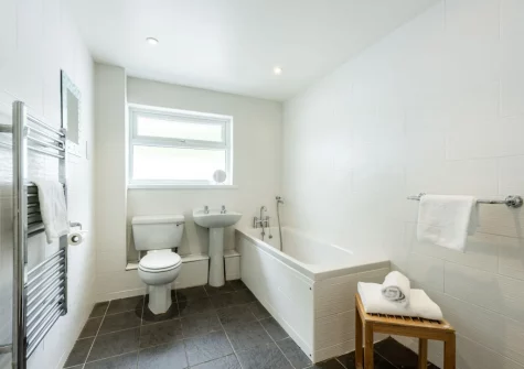 The second floor bathroom at Stradav, Polzeath