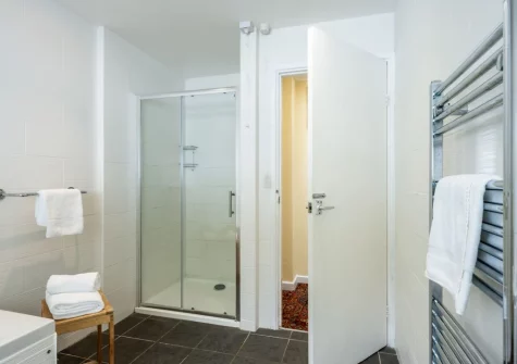 The second floor bathroom at Stradav, Polzeath