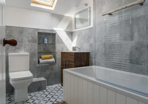 The bathroom at Strelna Coach House, Dartmoor