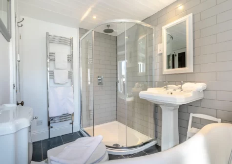 The bathroom at Suffolk Cottage, Porthleven
