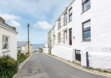 Suffolk Cootage is in a quiet location just steps from the harbour, pubs, restaurants & sandy beach