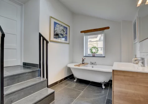 Bedroom #1 en-suite bathroom at Summercombe, Berrynarbor