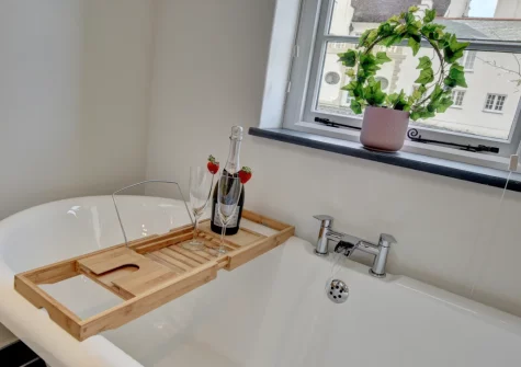 Bedroom #1 en-suite bathroom at Summercombe, Berrynarbor