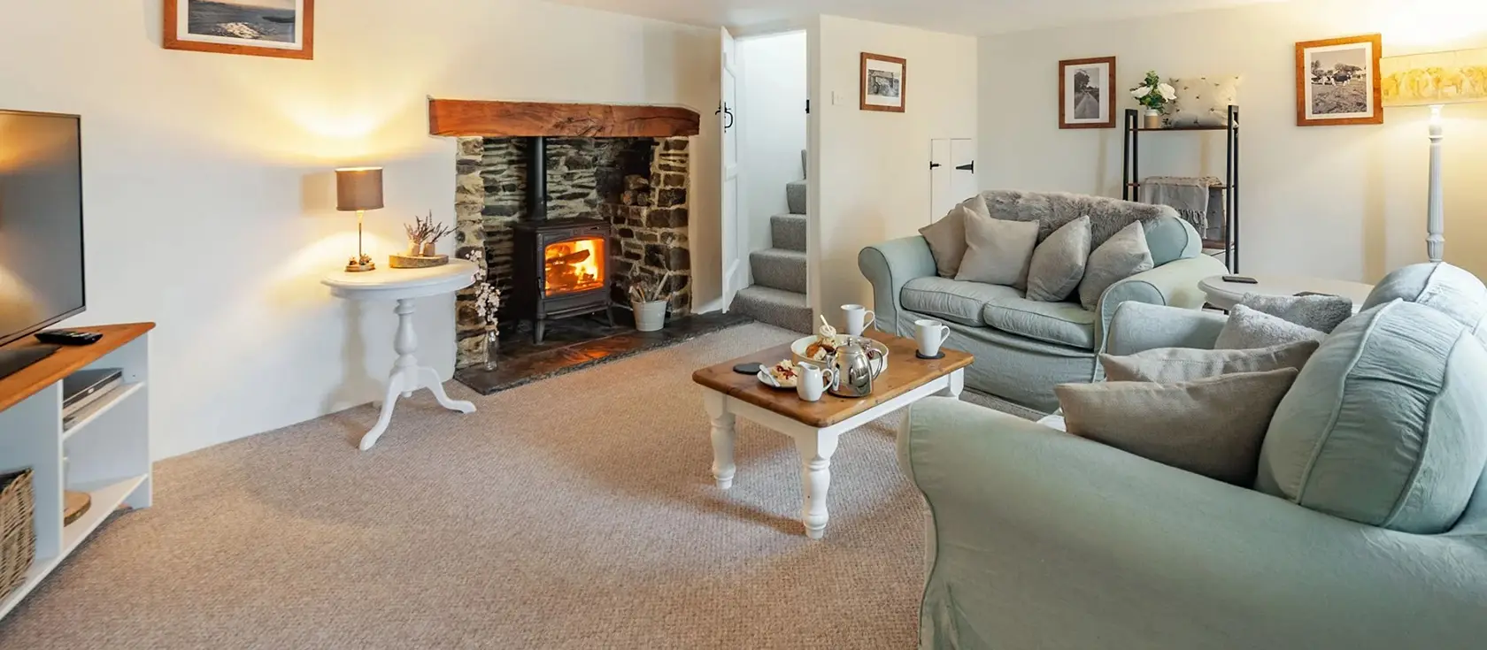 Summermoor, Cobbaton is a captivating 17th-century cottage boasting original period features, wood burner, and enclosed cottage garden with hammock. Perfectly positioned for exploring the Tarka Trail, Exmoor, and North Devon's stunning coastline.
