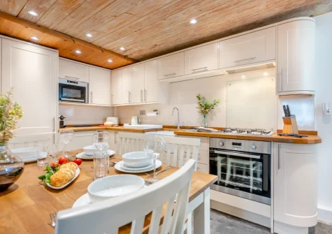 The kitchen & dining area at Sunbeam Cottage, Padstow