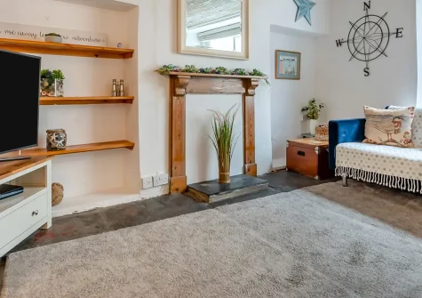 Sunbeam Cottage, Padstow is a characterful 2-bedroom fisherman's cottage in the Old Town. Enjoy authentic nautical interiors, modern amenities, and prime location for exploring Cornwall's stunning coast and Rick Stein's renowned culinary delights.