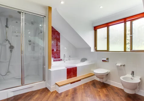 Bedroom #1 en-suite bathroom at Sundance, Ashton