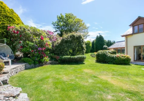 The beautifully manicured garden & outdoor sitting area at Sundance, Ashton