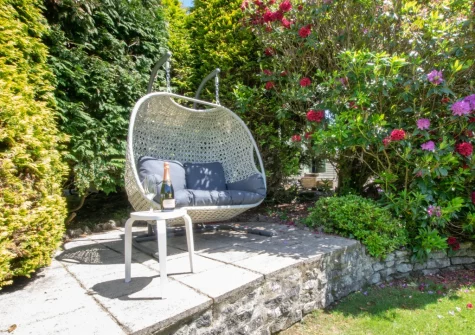 The beautifully manicured garden & outdoor sitting area at Sundance, Ashton