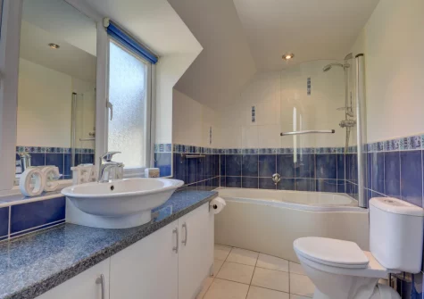 Bedroom #1 en-suite bathroom at Sundowner, Croyde