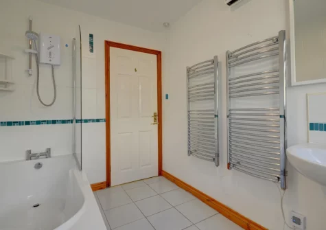 The bathroom at Sundowner, Croyde