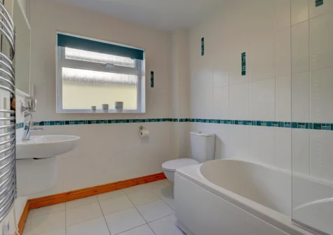 The bathroom at Sundowner, Croyde