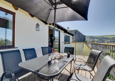 The balcony & alfresco dining area at Sundowner, Croyde