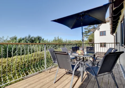 The balcony & alfresco dining area at Sundowner, Croyde