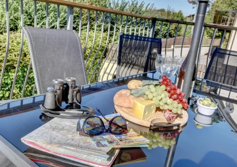The balcony & alfresco dining area at Sundowner, Croyde