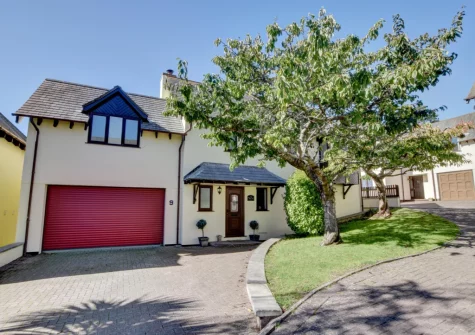 Sundowner is a stunning reverse level detached holiday home located in the centre of the surfing village of Croyde with beach, pubs & shop a short stroll away