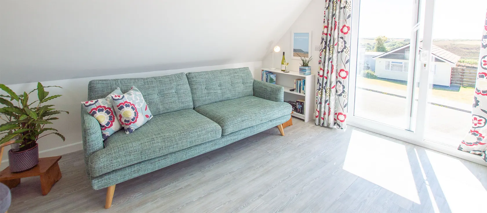 Sunfish is a charming holiday home in a quiet residential area of Porthtowan. This pet-friendly property has a lovely garden, an open-plan living space with sea views, and three comfortable bedrooms. Plus, a second lounge with a double sofa bed.