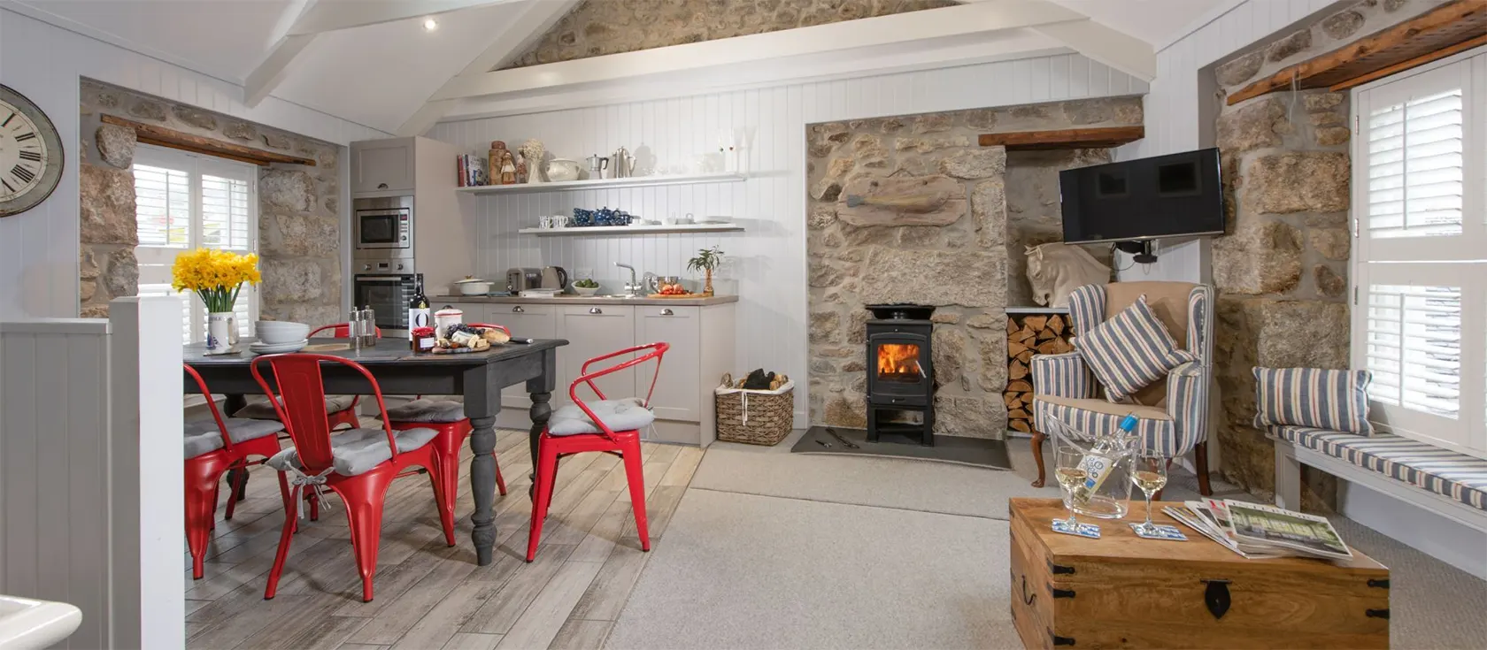 Sunny Corner is a characterful apartment located close to Mousehole‚Äôs picturesque harbour. This fantastic one-bedroom property features exposed brick walls, high beamed ceilings, shuttered windows, a wood burner and a furnished sea view balcony.