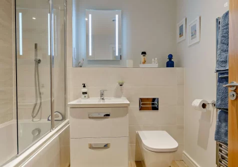 The bathroom at Sunny View, Appledore
