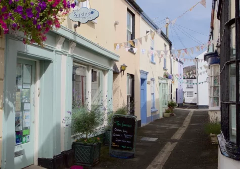 Appledore is to home to many independent shops, pubs, restaurants & art galleries for you to explore