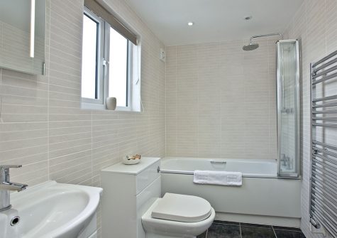 The bathroom at Sunnymead Penthouse, Exmouth