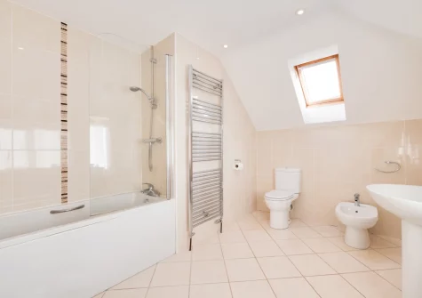 Bedroom #1 en-suite bathroom at Sunnyside House, Shaldon