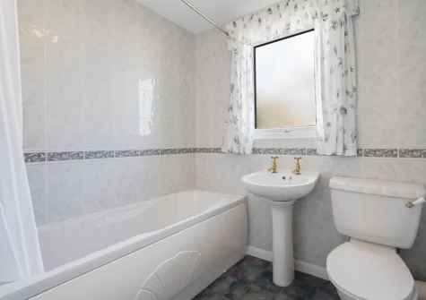 The bathroom at Sunnyside House, Shaldon