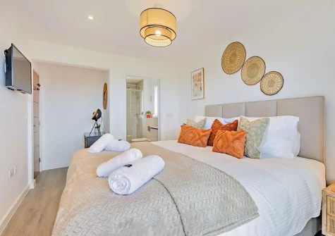 Bedroom #1 & en-suite shower room at Sunset Bay, Appledore