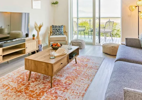 Sunset Bay, Appledore is a luxurious reverse-level retreat with panoramic estuary views, featuring three stylish bedrooms, a private hot tub & an enclosed garden. Just steps from Appledore's quayside and perfectly positioned to explore North Devon.