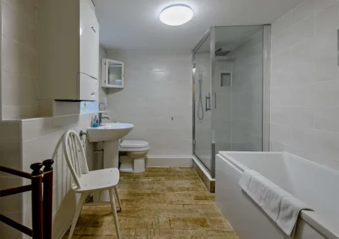 The bathroom at Sunset Cottage, Brixham
