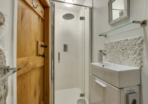 Bedroom #1 en-suite shower room at Sunset Farmhouse, Carnyorth