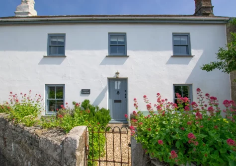 Sunset Farmhouse is an exceptional, Grade II-listed, 18th-century farmhouse in Carnyorth