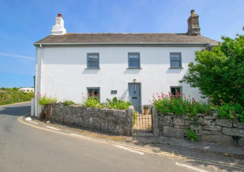 Sunset Farmhouse is an exceptional, Grade II-listed, 18th-century farmhouse in Carnyorth on the coastal road between St Ives and St Just
