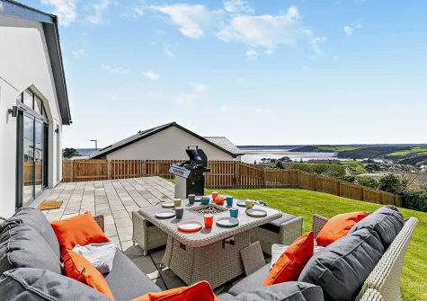 The patio, barbecue, alfresco dining area & garden at Sunset View, Polruan