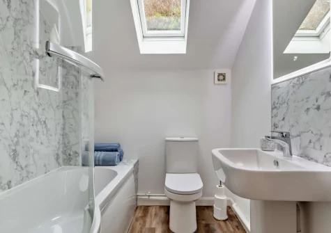 The bathroom at Surf View, Porthleven