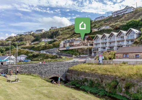 Surfers is in a prime location in Portreath with views towards the beach and Gull Rock